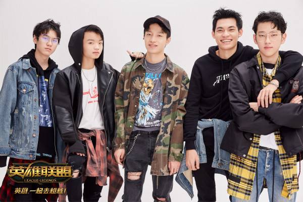 电竞也潮酷 YOHO为EDG、RNG、WE拍摄时尚大片
