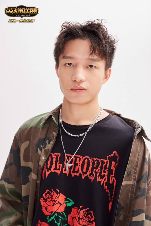 电竞也潮酷 YOHO为EDG、RNG、WE拍摄时尚大片