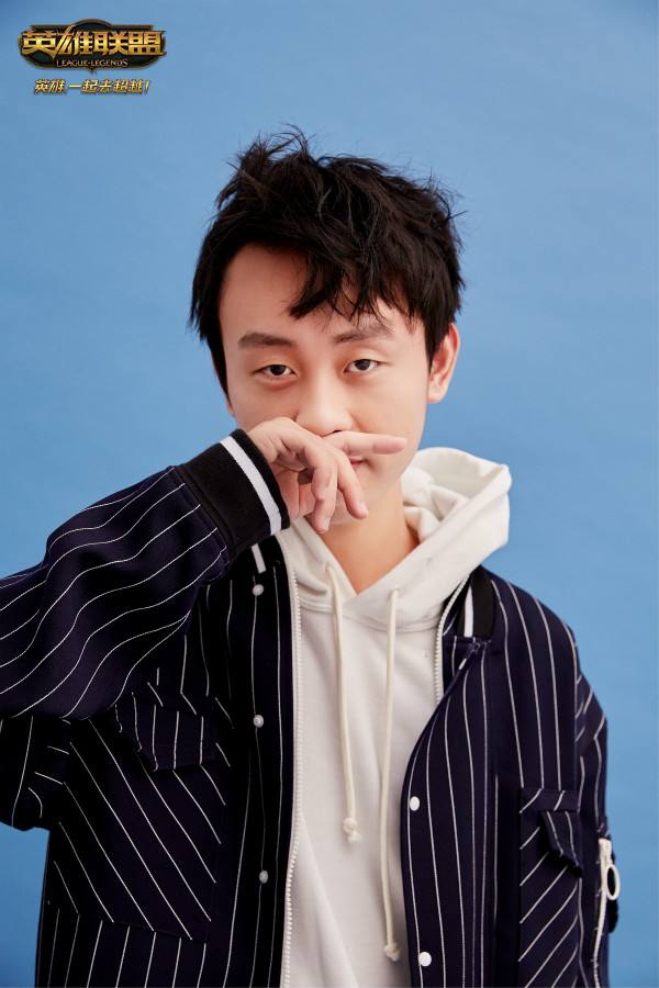 电竞也潮酷 YOHO为EDG、RNG、WE拍摄时尚大片