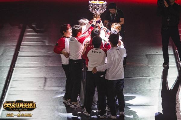 不容错过的挑战:全球顶尖选手汇聚峡谷之巅