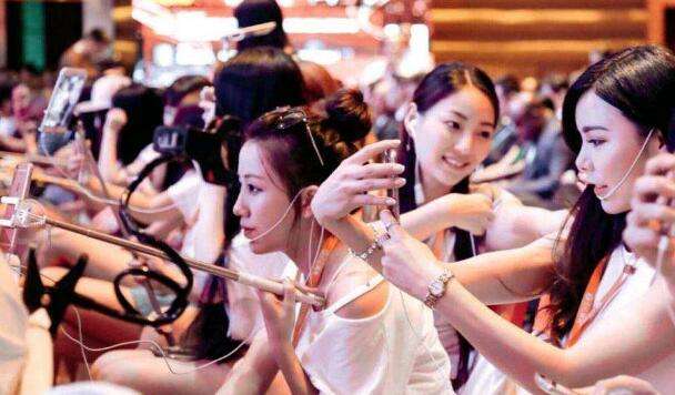 重庆高校开设"网红学院"惹争议 教学生要礼物_特玩游戏网