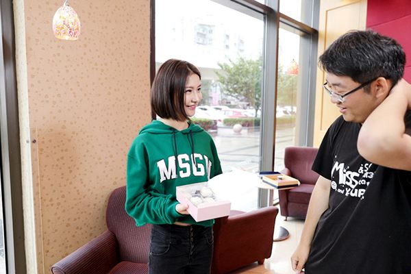 Miss遭神秘人“gank” 众粉丝化身护花使者