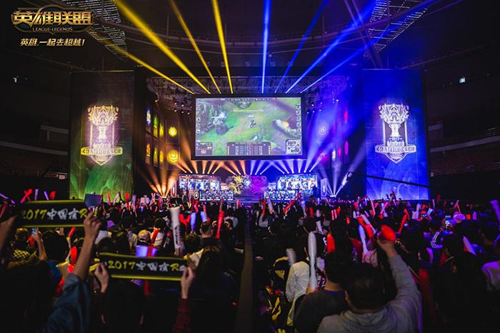 黄鹤楼红蓝变色 为英雄联盟S7中国队助威