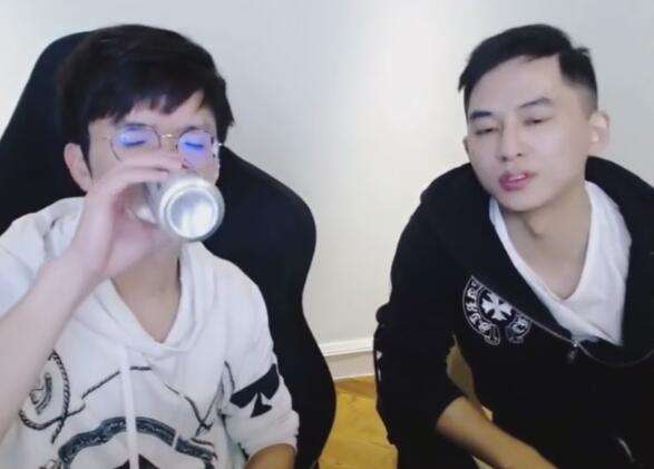 若风与草莓谈心:坦言恨过厂长和阿布