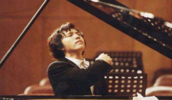 李云迪助力LOL音乐狂欢节 这波听了不亏