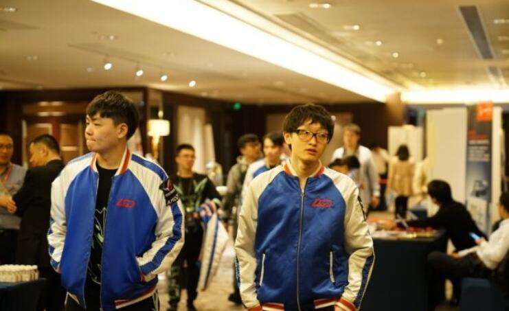 《DOTA2》完美大师赛开战 中外选手定妆照