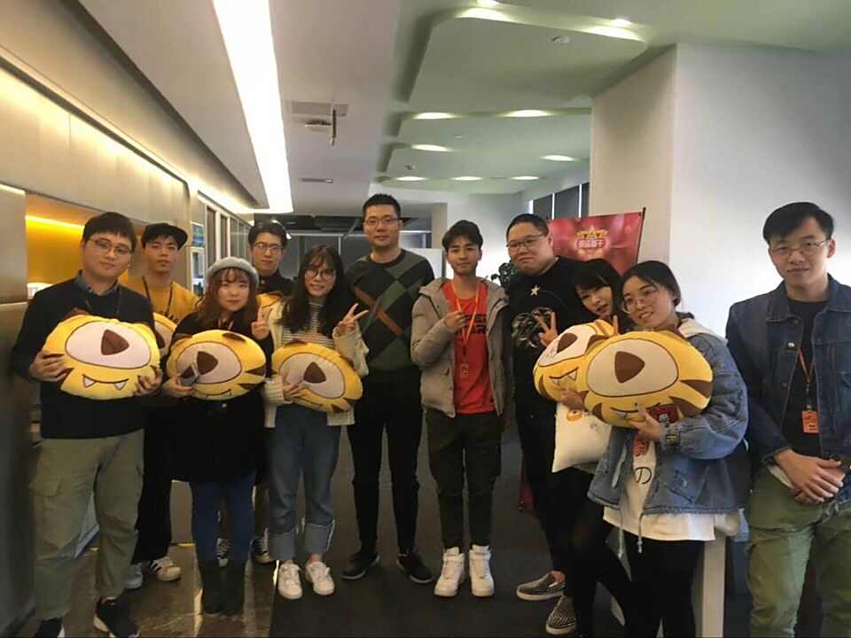 米已成炊?马老师PDD齐现身虎牙总部