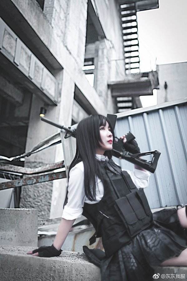 萌妹玩绝地求生Cosplay 急救包小短裙一样不少