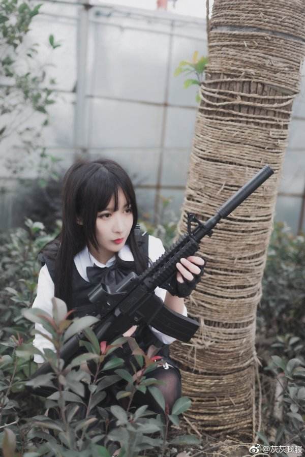 萌妹玩绝地求生Cosplay 急救包小短裙一样不少