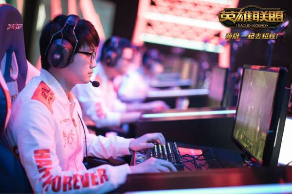 宿命对决再上演 WE交锋IG点燃LPL五周年