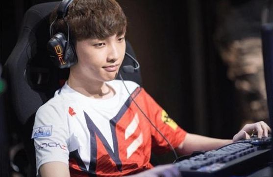 微笑再盛赞兮夜:我眼中的lpl前二中单