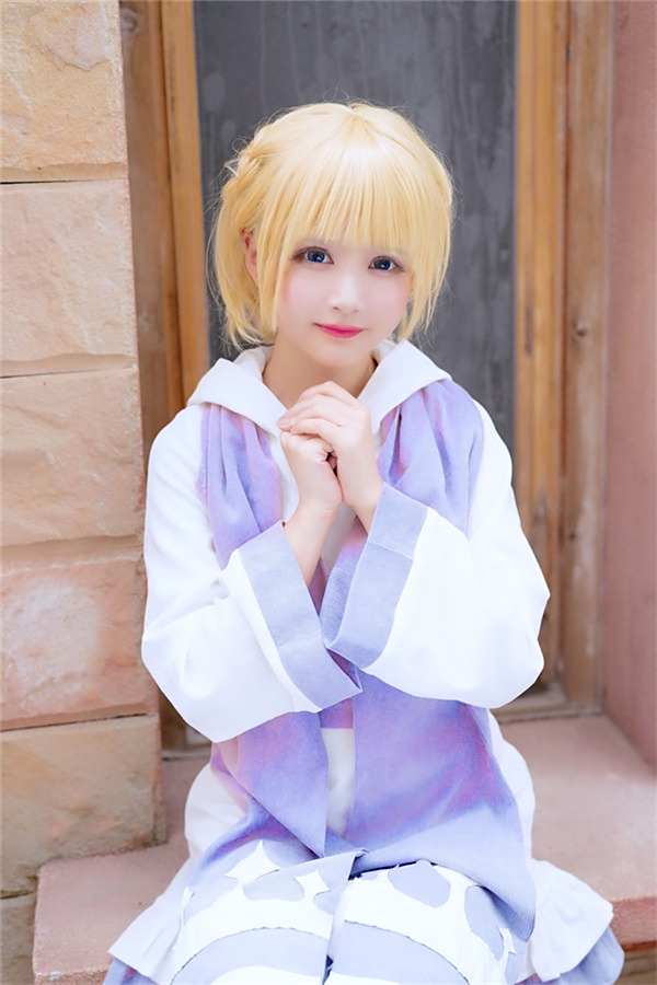 岛2萝娜COSPLAY 可爱与强大并存的守护祭司