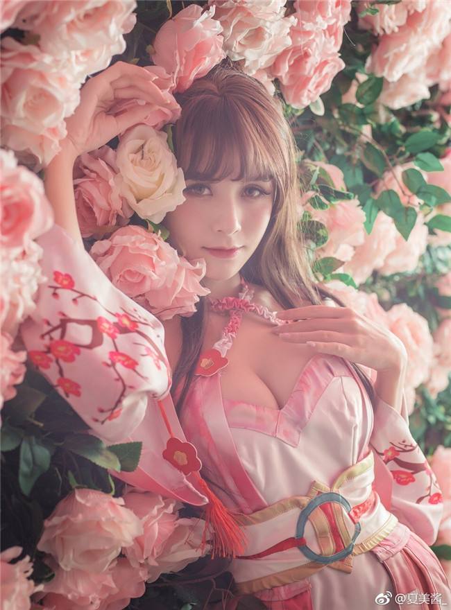 国内美女粉嫩COS《萌舞OL》,长腿大胸饶有兴致