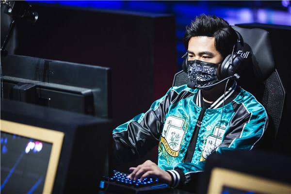 4月22日周杰伦牵手张彬彬 L-LIVE直播首秀