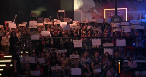 神奇的一幕 FNC推特发中文“RNG帮帮忙”