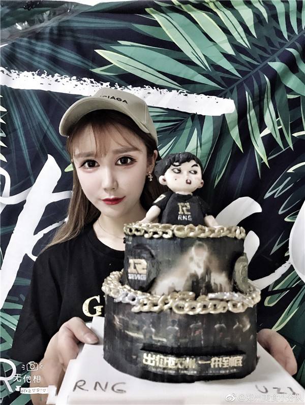 季中赛RNG头名出线 各地玩家为LPL打call