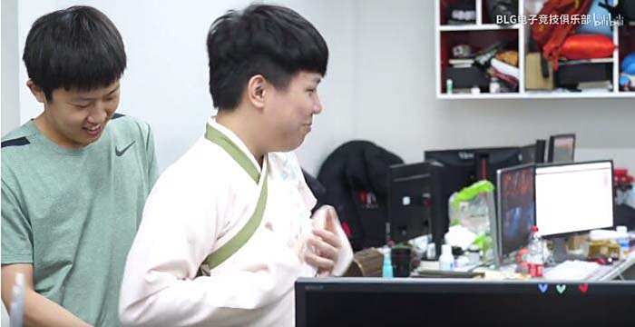 AJ女装变身大揭秘 美男公主无缝对接