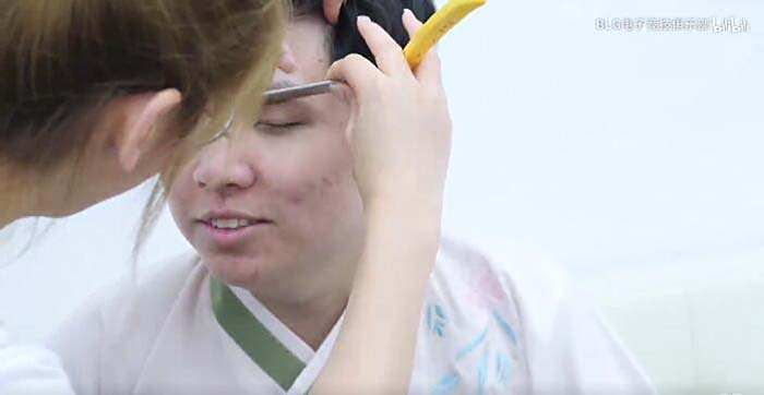 AJ女装变身大揭秘 美男公主无缝对接
