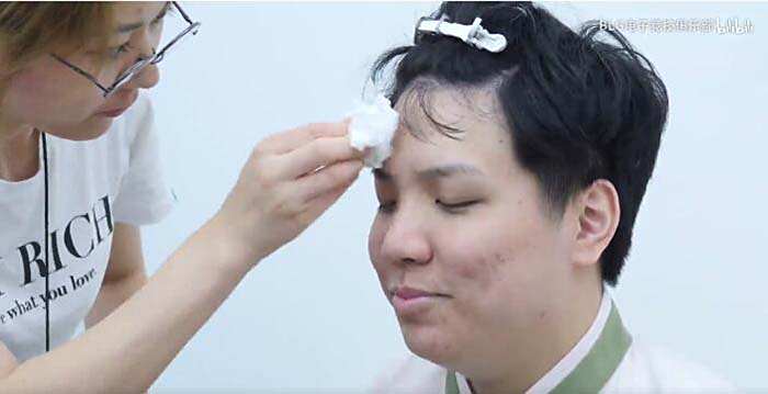 AJ女装变身大揭秘 美男公主无缝对接
