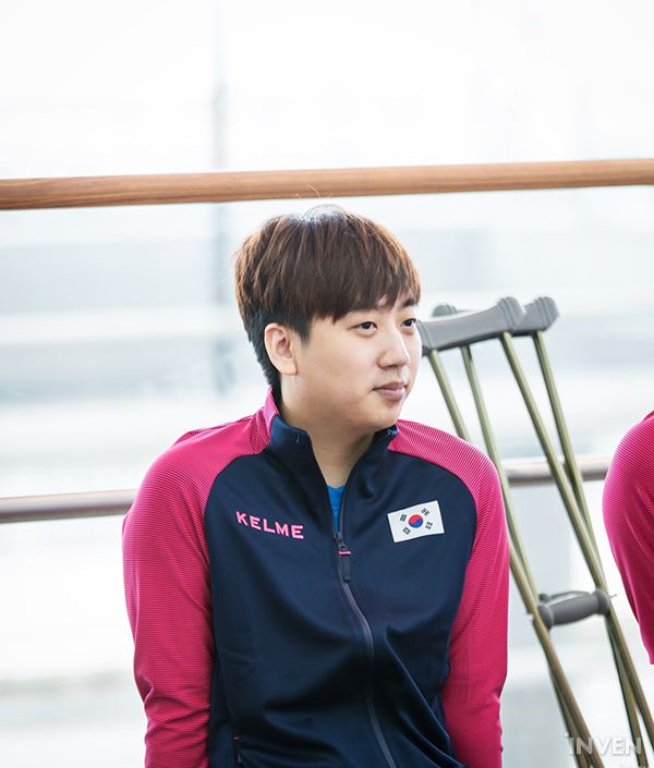 LCK国家队亚运会出征照 Faker小花生同框