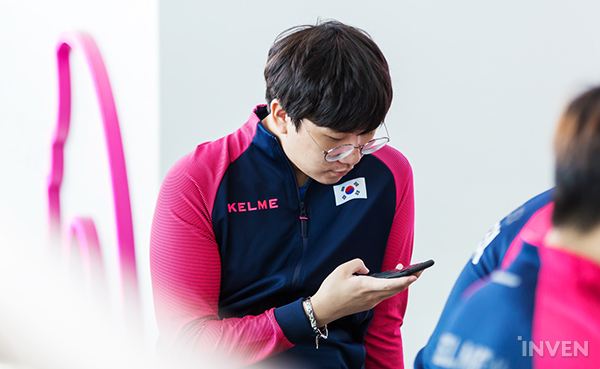 LCK国家队亚运会出征照 Faker小花生同框