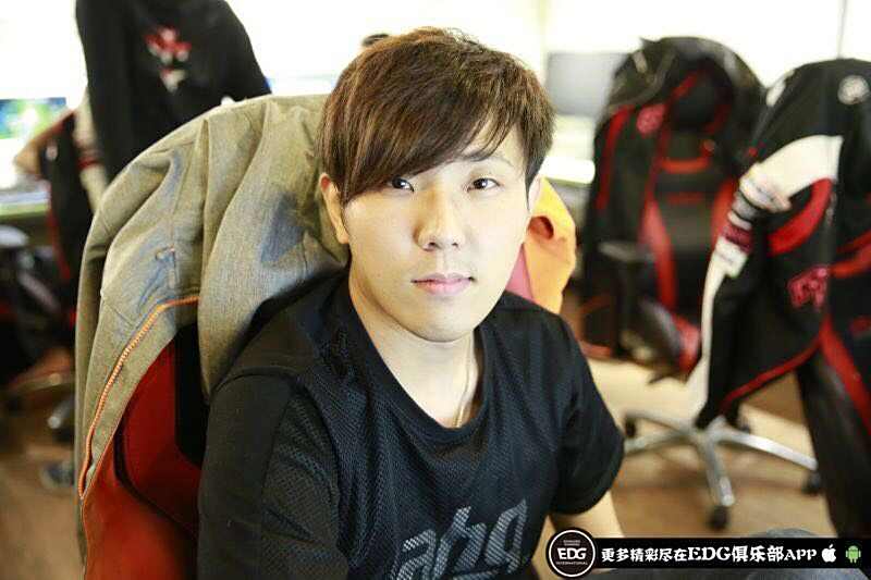 AHQ战队再次参观EDG LMS与LPL其乐融融
