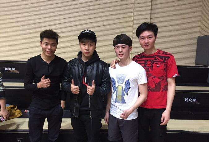 电竞选手篮球赛 WE与OMG两大战队对决