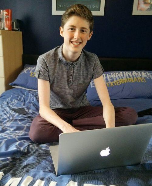 英国15岁少年玩 我的世界 组建公司 特玩网