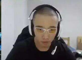 死亡宣告怒砸基地始末 因不忍被嘲讽为板凳