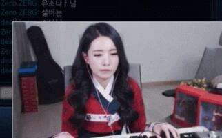 那个韩国女主播又来了 致敬韦神反向R