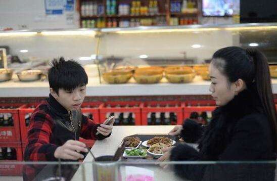 12岁少年退学打lol月入3万是谁 哪个平台直播