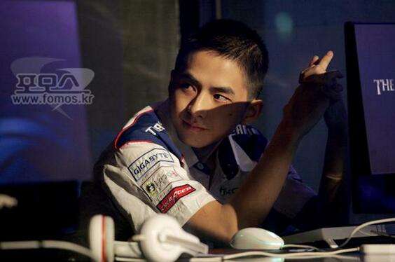 妹子发文致敬草莓 最好的时光已不再而我仍在