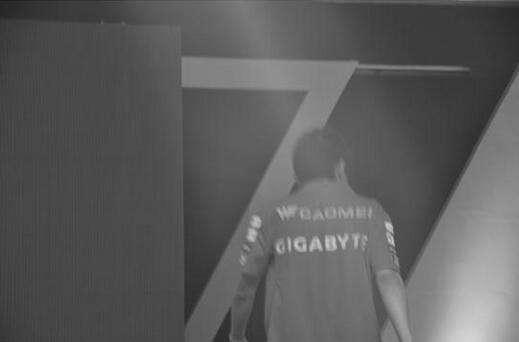 妹子发文致敬草莓 最好的时光已不再而我仍在