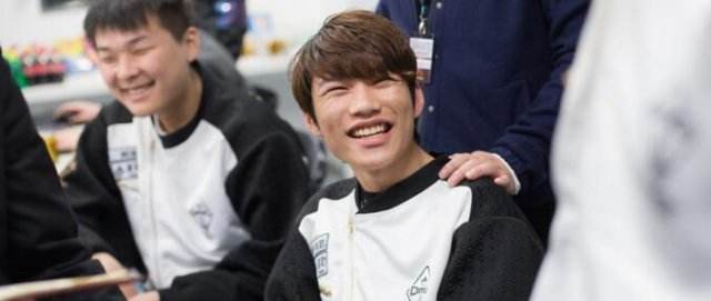 LOL官方每周战队排行：SKT仅为B级战队