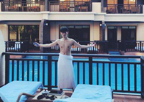 灵药微博:半年前已分手 目前自己在创业