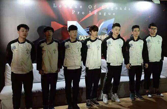 OMG战队赛后专访:Five没想到会Q起5个