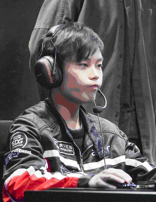 LOL女粉丝告白Korol：喜欢因为他是童扬