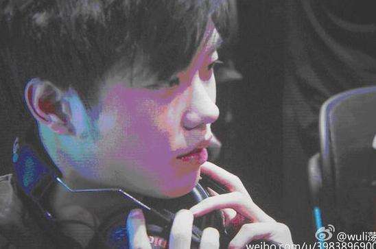 LOL女粉丝告白Korol：喜欢因为他是童扬