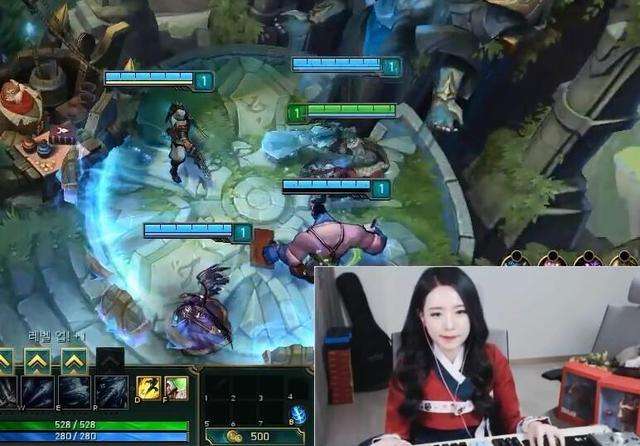 被狮子狗抓哭的lol女主播又来了 直播摔鼠标