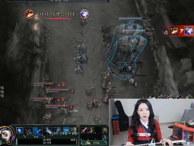 被狮子狗抓哭的lol女主播又来了 直播摔鼠标