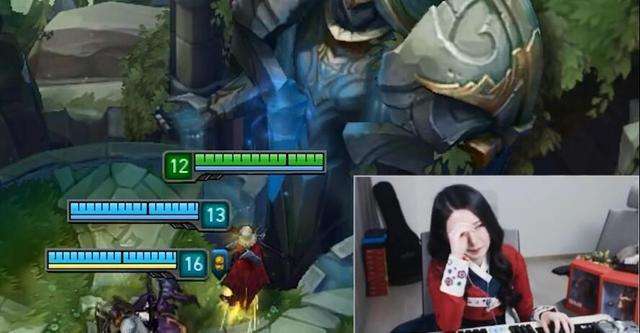 被狮子狗抓哭的lol女主播又来了 直播摔鼠标