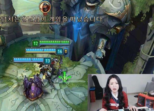被狮子狗抓哭的lol女主播又来了 直播摔鼠标