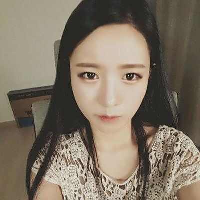 被狮子狗抓哭的lol女主播又来了 直播摔鼠标