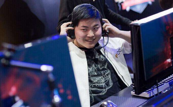 国外网友评QG战队:谁敢和Uzi 2v2 对线