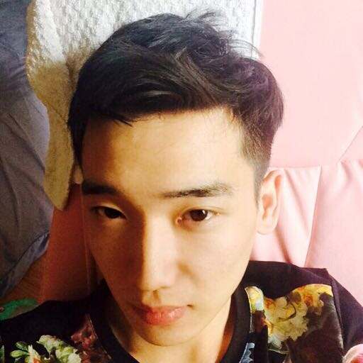 而且大表哥的微博为"lol大表哥">>点击进入微博;并且在每晚8点准时