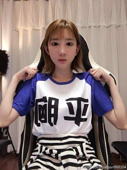 LOL郭mini斗鱼复出:穿T恤自嘲获网友点赞