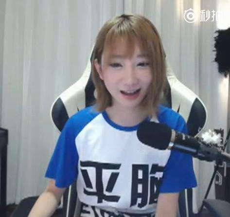 LOL郭mini斗鱼复出:穿T恤自嘲获网友点赞