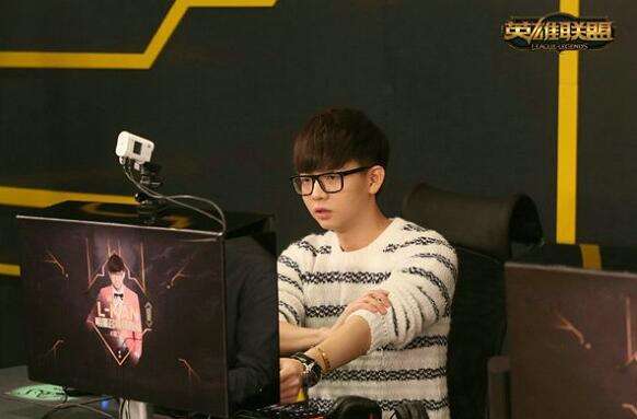 薛之谦居然也是撸迷 携手周董对抗幸运召唤师