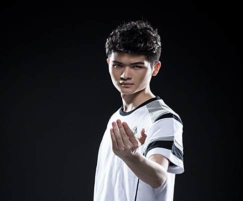 昔日霸主再度交锋 WE状态火热或将轻取OMG