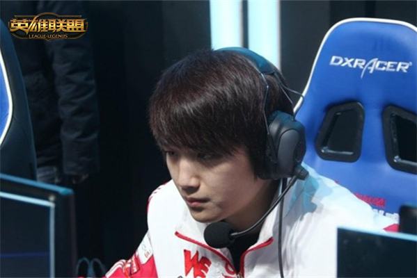 杰伦lol直播来袭 微笑西卡担任队友兼解说